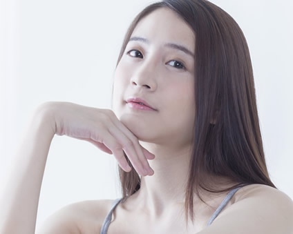 頸紋曝露了你的年齡？